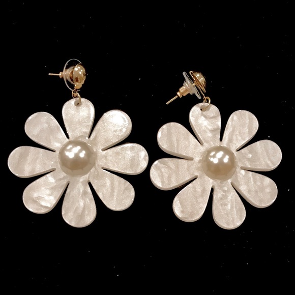 Mother of Pearl Pink White Daisy - Picture 2 of 8